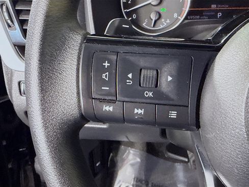 Used 2023 Nissan Rogue SV image 14