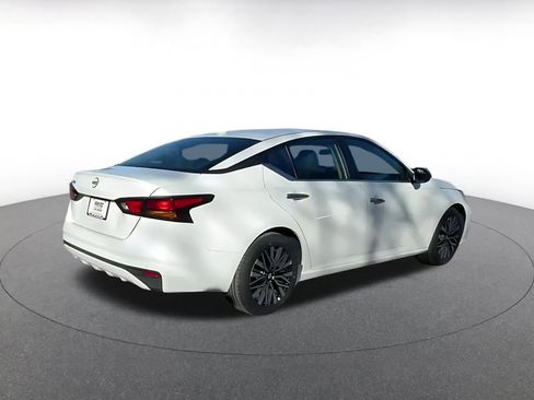 Used 2025 Nissan Altima 2.5 SV image 14