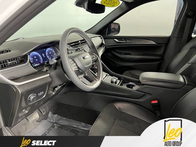 Used 2023 Jeep Grand Cherokee Altitude RWD image 11