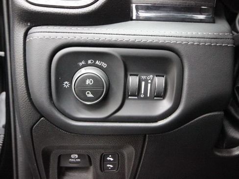Used 2022 RAM 1500 Limited w/ Body-Colour Bumper Group AWD/4WD image 16