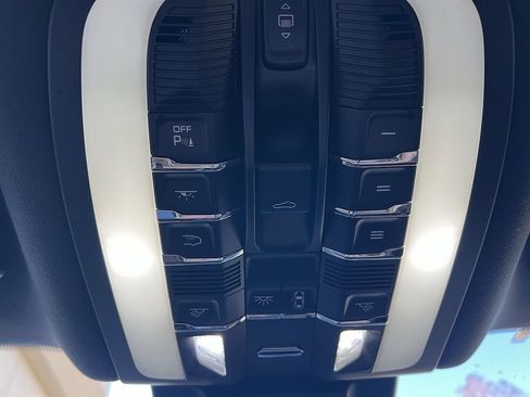 Used 2022 Porsche Macan image 19