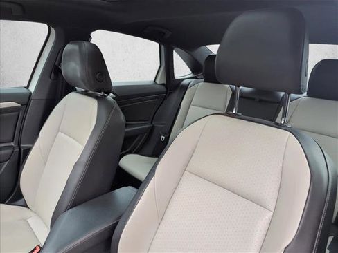 Used 2020 Volkswagen Jetta R-Line image 9