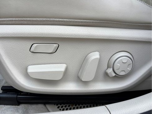 Used 2019 Genesis G70 3.3T Design image 23