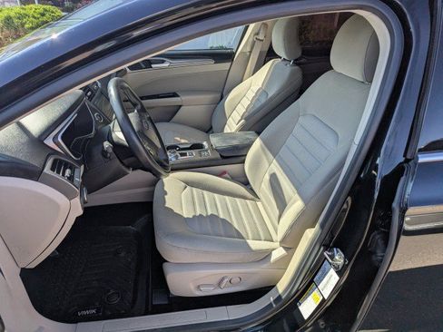 Used 2017 Ford Fusion SE FWD image 11