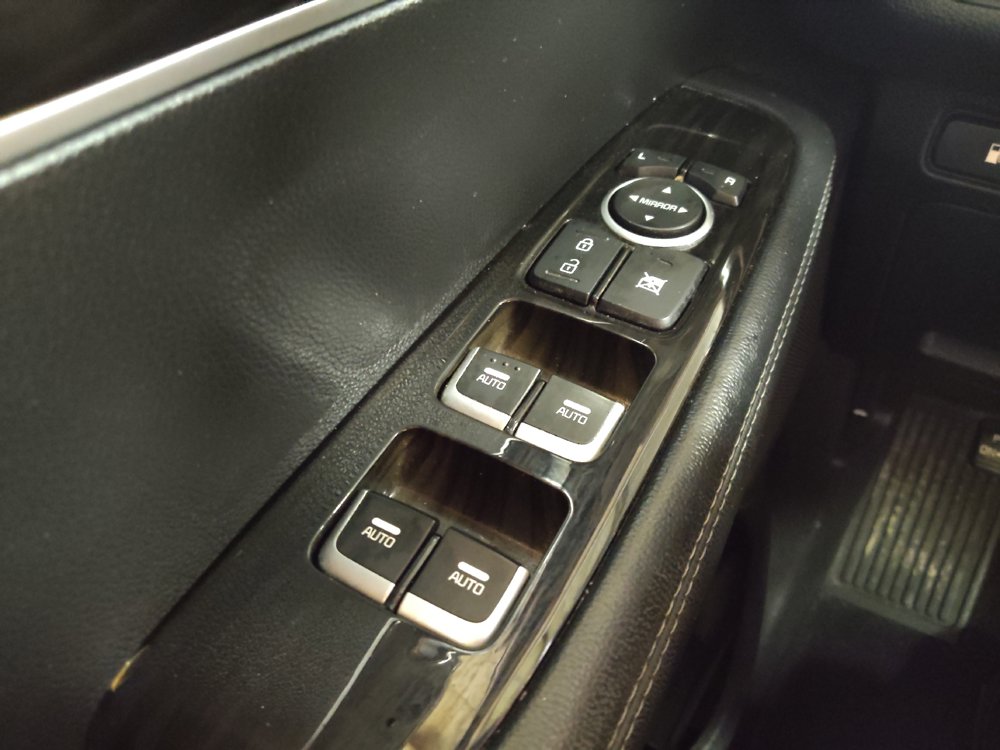 Used 2019 Kia Sorento S FWD image 27