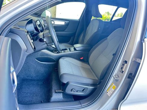 Used 2024 Volvo XC40 B5 Core image 37