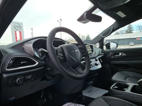 New 2026 Chrysler Pacifica Select image 23