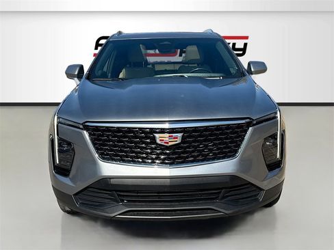 Used 2024 Cadillac XT4 Luxury image 2