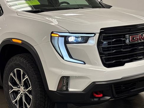 New 2026 GMC Acadia AT4 w/ LPO, Floor Liner Package image 4