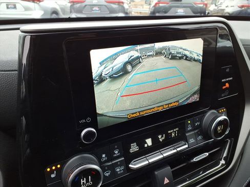 Certified 2023 Toyota Highlander XLE image 16