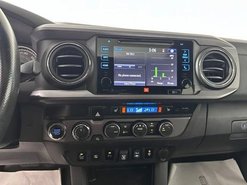 Used 2019 Toyota Tacoma TRD Sport AWD/4WD image 25