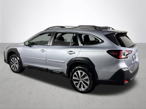 Certified 2025 Subaru Outback Premium AWD/4WD image 9