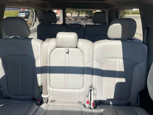 Used 2023 Jeep Wagoneer 4WD w/ Premium Group I image 16