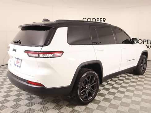 Used 2025 Jeep Grand Cherokee L Limited image 23