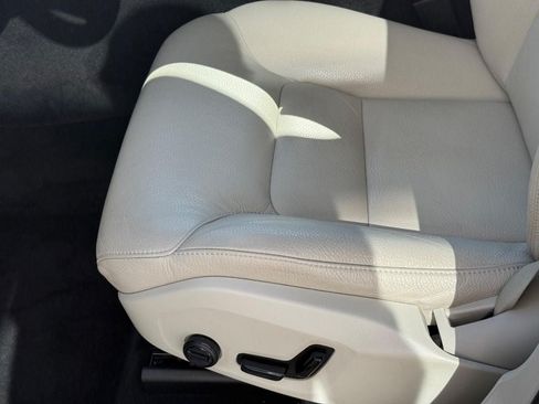 Used 2021 Volvo XC60 T5 Momentum w/ Premium Package AWD/4WD image 24