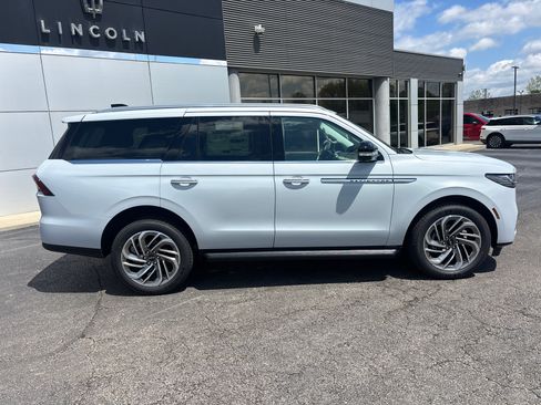 New 2026 Lincoln Navigator Premiere AWD/4WD image 8