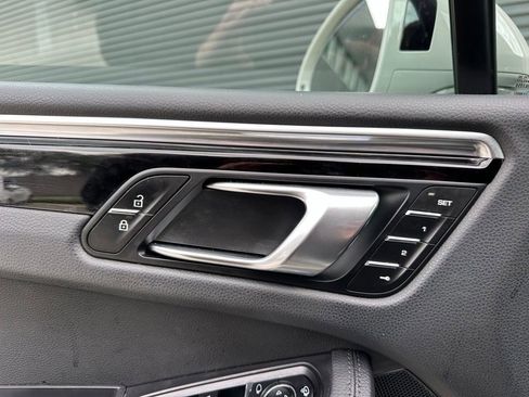 Certified 2024 Porsche Macan AWD/4WD image 20