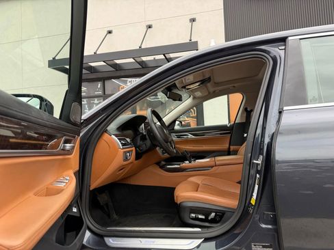 Used 2020 BMW 750i xDrive w/ Executive Package image 7