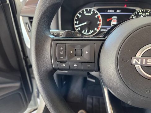 Used 2023 Nissan Rogue SV FWD image 27