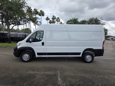 Used 2024 RAM ProMaster 2500 w/ Convenience Group FWD image 5