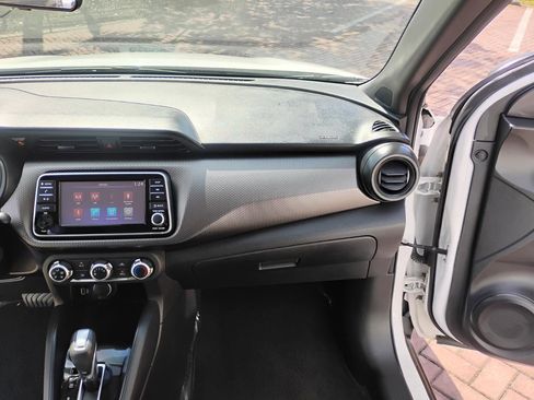 Used 2020 Nissan Kicks S image 56