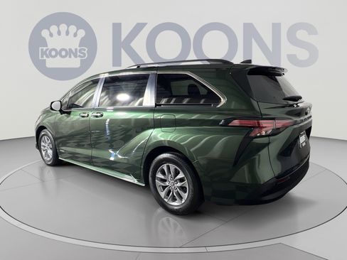 Used 2021 Toyota Sienna XLE FWD image 4