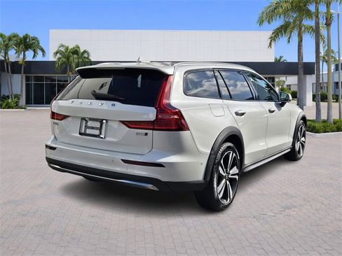Certified 2025 Volvo V60 B5 Cross Country Plus image 7