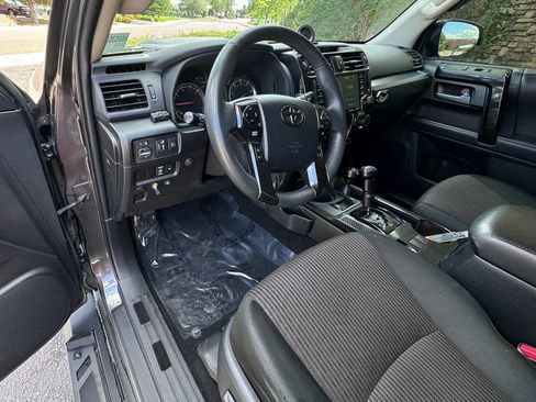 Used 2022 Toyota 4Runner TRD Off-Road AWD/4WD image 22