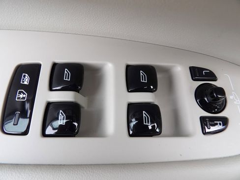 Certified 2024 Volvo XC90 B5 Plus image 9