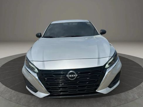 Used 2024 Nissan Altima 2.5 SV FWD image 2