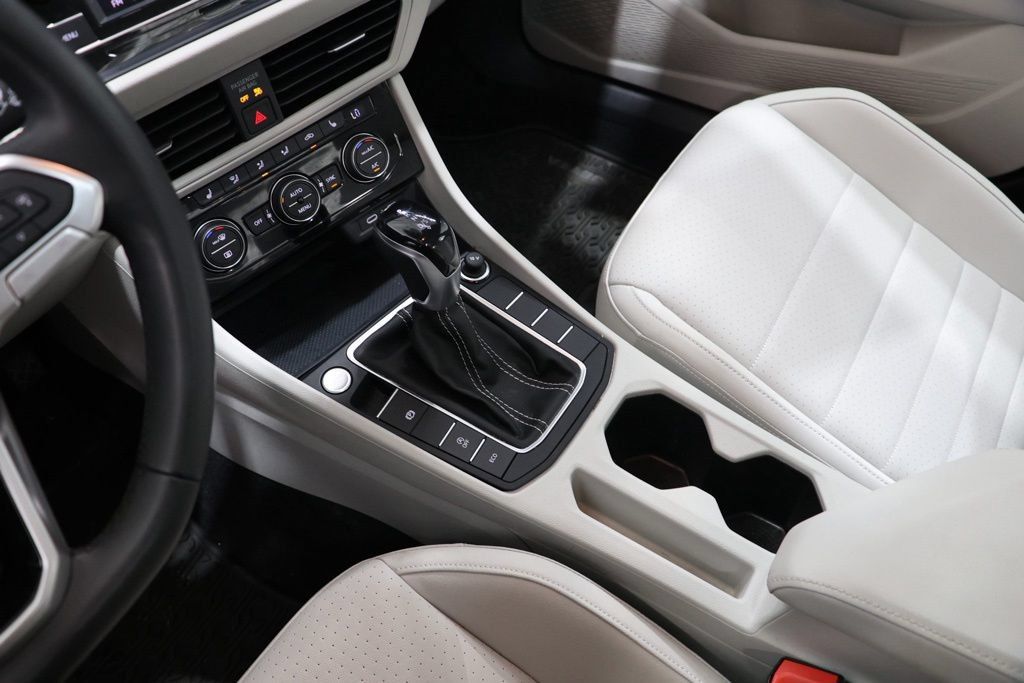 Used 2024 Volkswagen Jetta SE w/ Panoramic Sunroof Package FWD image 28