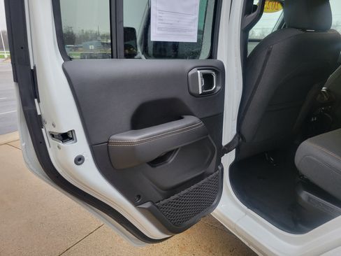 Used 2025 Jeep Wrangler Unlimited Sahara w/ Safety Group image 16