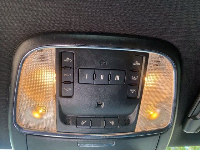 Used 2023 Chrysler 300 S w/ Comfort Group RWD image 18