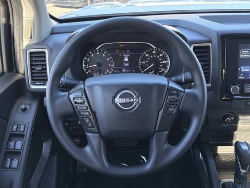 Used 2024 Nissan Frontier SV image 7