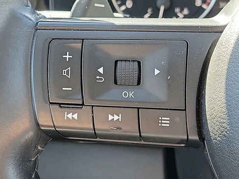 Used 2025 Nissan Pathfinder SV FWD image 24