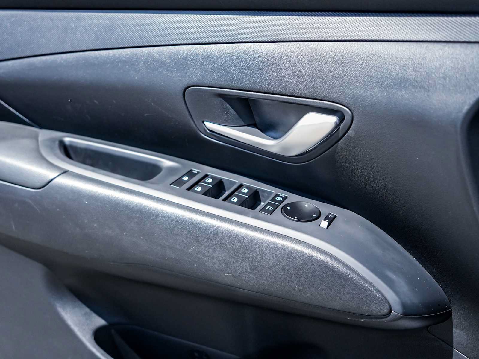Used 2025 Hyundai Santa Cruz SE FWD image 16