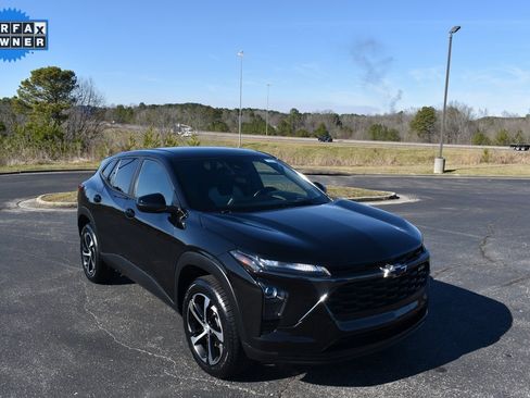 Certified 2024 Chevrolet Trax RS w/ Driver Confidence Package image 1