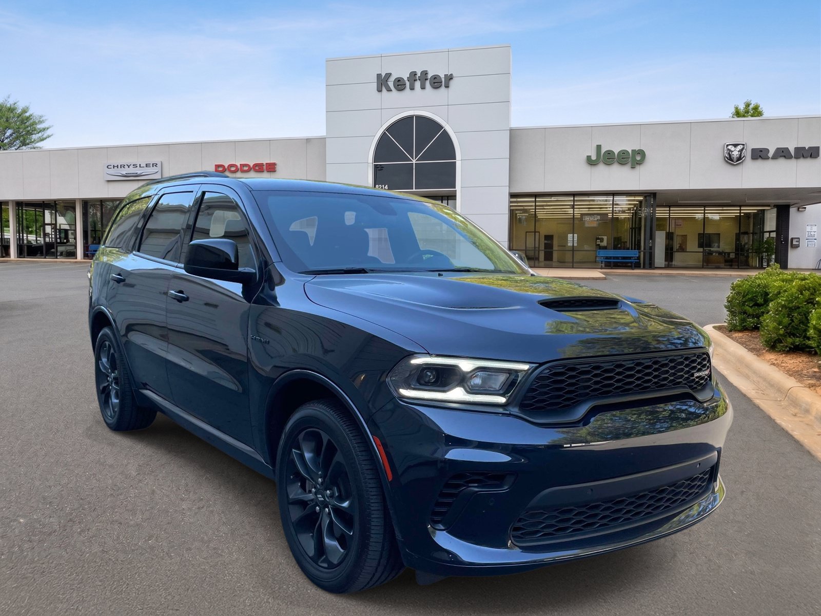 Used 2025 Dodge Durango R/T w/ Blacktop Package AWD/4WD image 2
