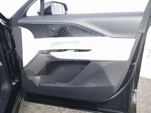 Used 2024 Cadillac Lyriq Luxury image 35