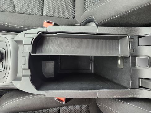 Used 2024 GMC Terrain SLE image 25