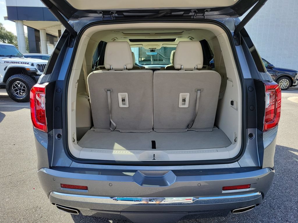 Used 2020 GMC Acadia Denali w/ Technology Package FWD image 9