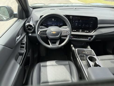 Used 2025 Chevrolet Equinox LT w/ Convenience Package II FWD image 24