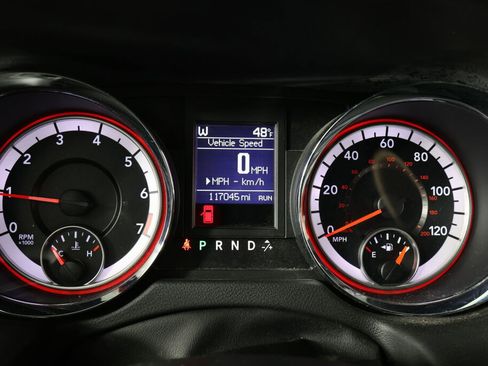 Used 2016 Dodge Grand Caravan R/T image 30