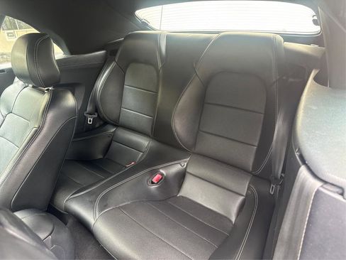 Used 2020 Ford Mustang Premium image 10