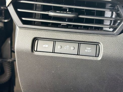 Used 2024 Nissan Altima 2.5 SV FWD image 12