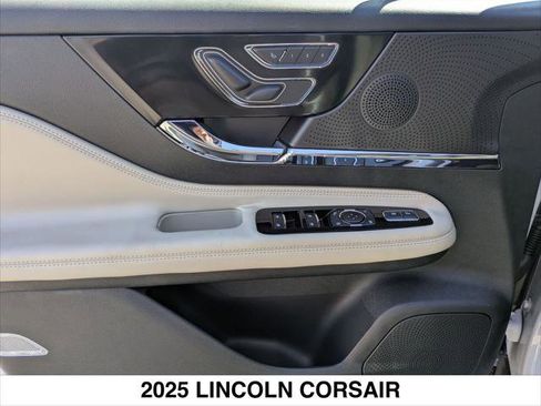 New 2025 Lincoln Corsair Reserve image 7