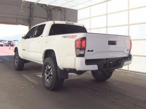 Used 2022 Toyota Tacoma SR5 w/ Technology Package AWD/4WD image 2