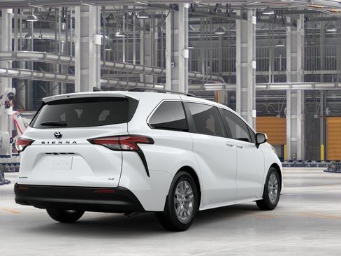 New 2025 Toyota Sienna LE image 9