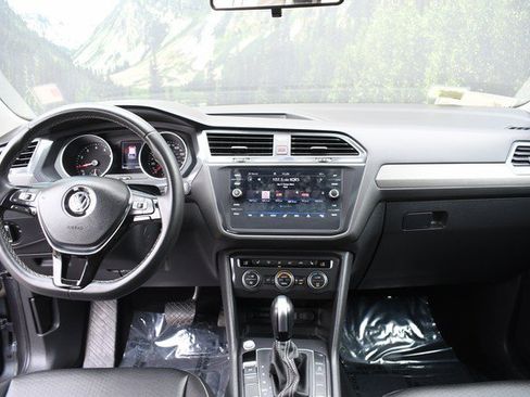 Used 2021 Volkswagen Tiguan SE w/ Panoramic Sunroof Package AWD/4WD image 18