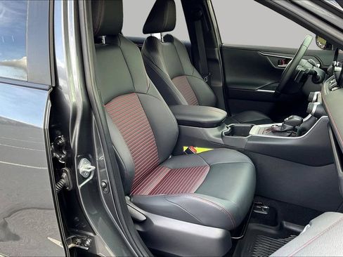 Used 2025 Toyota RAV4 XSE AWD/4WD image 28